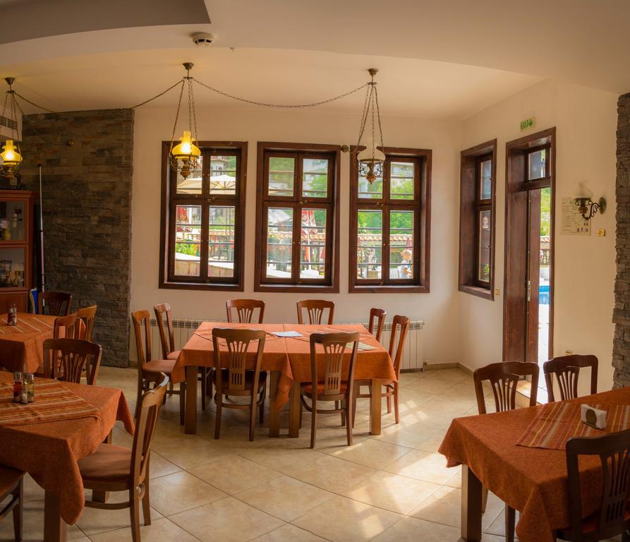 Hôtel Alexandrov's Houses à Zlatograd Extérieur photo