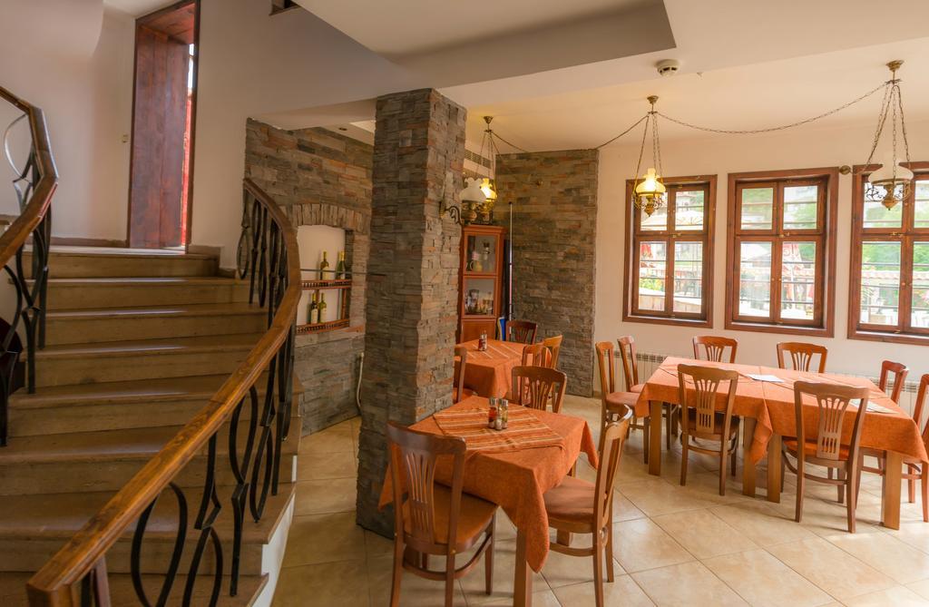 Hôtel Alexandrov's Houses à Zlatograd Extérieur photo