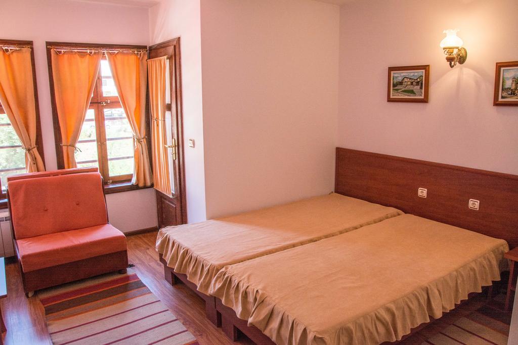 Hôtel Alexandrov's Houses à Zlatograd Extérieur photo