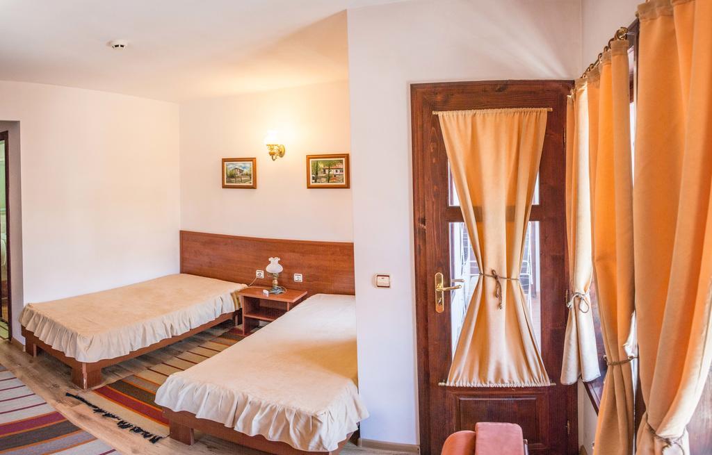 Hôtel Alexandrov's Houses à Zlatograd Extérieur photo