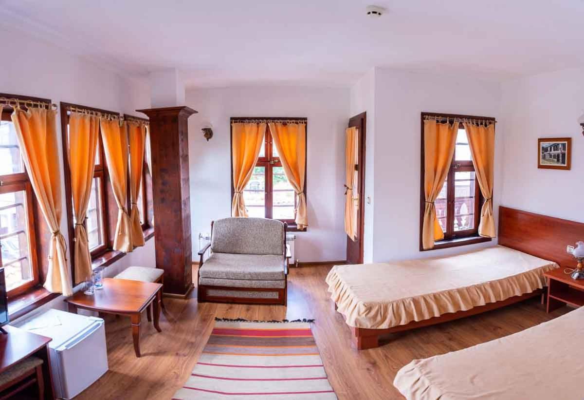 Hôtel Alexandrov's Houses à Zlatograd Extérieur photo